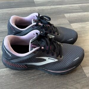 Brooks adrenaline gts 22 size 9